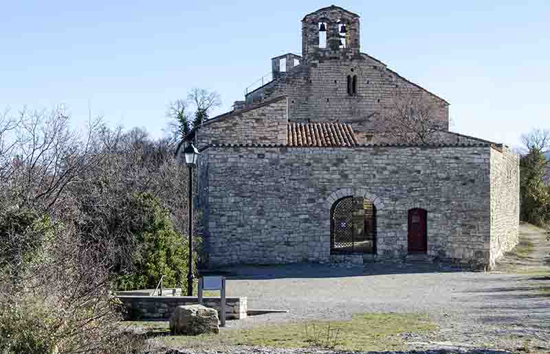 Lleida - Castell de Mur - colegiata de Santa Maria de Mur 2.jpg